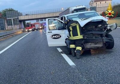 Rondissone, incidente sulla A4 in direzione Torino coinvolti auto e furgoncino