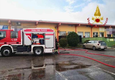 Vercelli, cucina di un ristorante ‘flambè’: arrivano i vigili del fuoco e spengono incendio