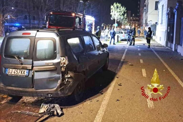 Vercelli, incidente con 4 auto in corso De Gregori