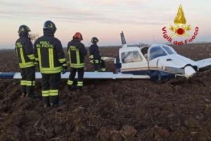 Ronsecco, velivolo in panne sulla Strada Provinciale 1