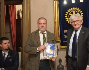 Fulvio Zucco di ‘RuoteClassiche’  alla conviviale del Rotary Sant’Andrea Vercelli-Crescentino-Santhià