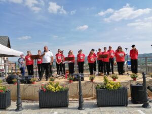 Valcerrina, toccante esibizione a Gabiano del Fuck Cancer Choir