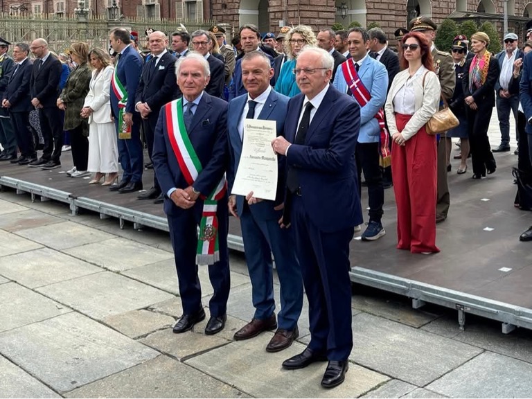 Bollengo, Manganiello ufficiale dell’Ordine al Merito della Repubblica Italiana
