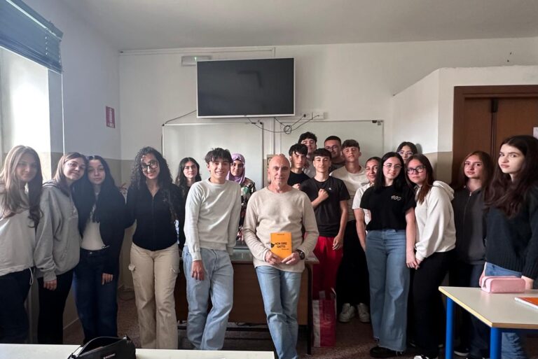 Crescentino, lo scrittore Angelo Rollino ‘in cattedra’ al Calamandrei