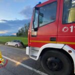 Trino, finisce in un canale con l’auto lungo la strada delle Grange: la estraggono i vigili del fuoco