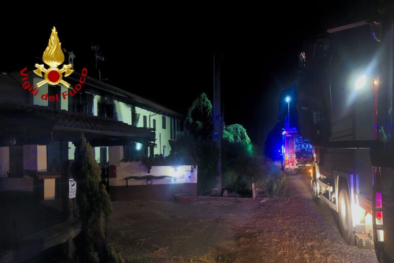 Balocco, incendio di abitazione alla Cascina Americana