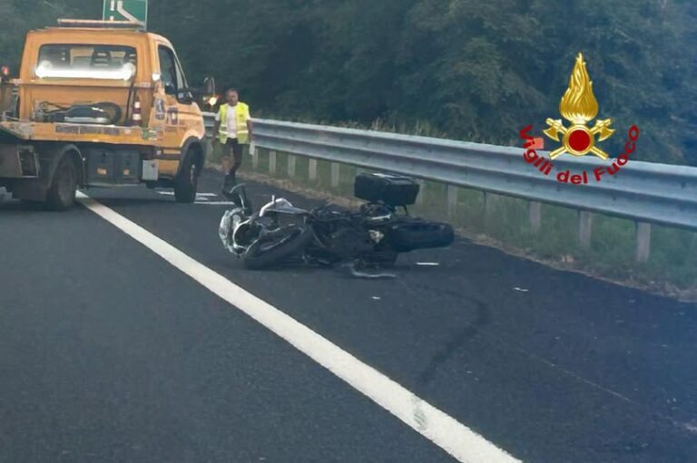 Incidente tra due moto sulla A26