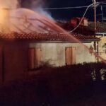 Ternengo, brucia un tetto e arrivano i vigili del fuoco