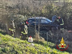Alice Castello, auto fuori strada sulla A5