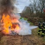 Villareggia, auto va a fuoco