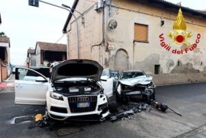 Cigliano, scontro tra due auto