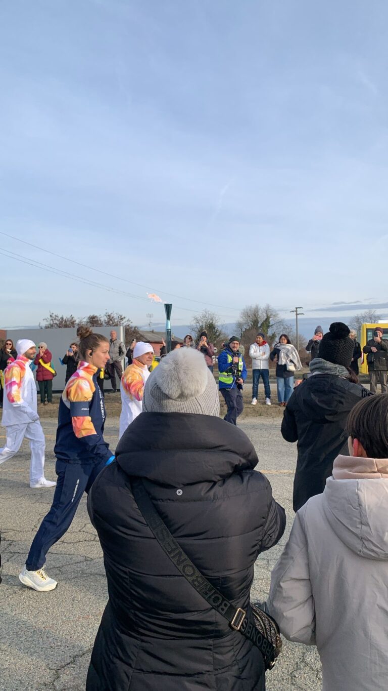 Crescentino, il passaggio della fiaccola olimpica