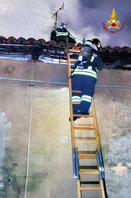 Villareggia, l’anno finisce con l’incendio di un tetto