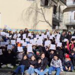 Pont Saint Martin, ‘Le leggende del Carnavale’ distribuiti agli allievi delle scuole