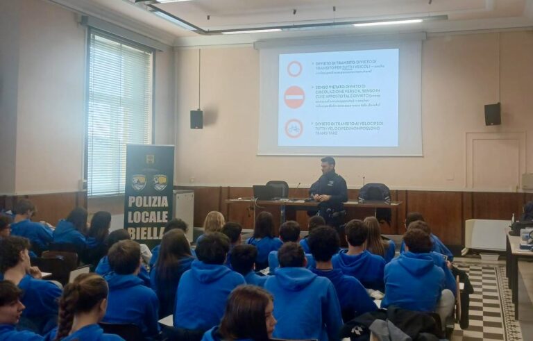 Biella, la polizia locale ha incontrato gli allievi del Liceo scientifico sportivo