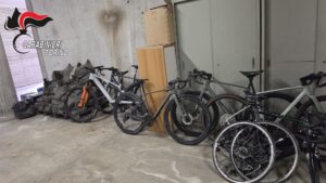 Banchette, i carabinieri recuperano 100mila euro di biciclette rubate a Borgofranco d’Ivrea